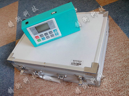 ����Ť���z�y�x